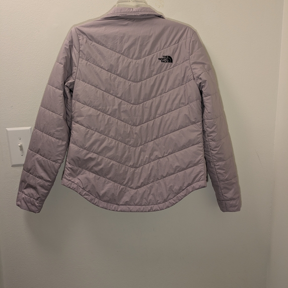 The North Face Women's Light Purple Puffer Jacket - Picture 12 of 16